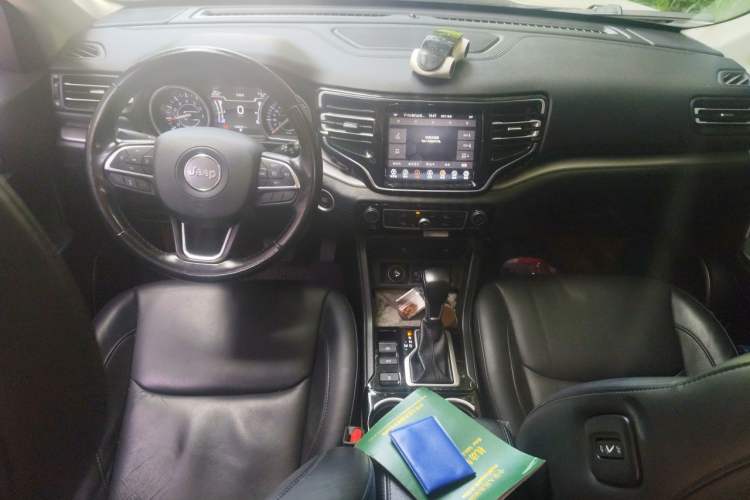 Used Jeep Commander 2018 2.0T Two-Wheel Drive Enjoy Edition China V Center Console