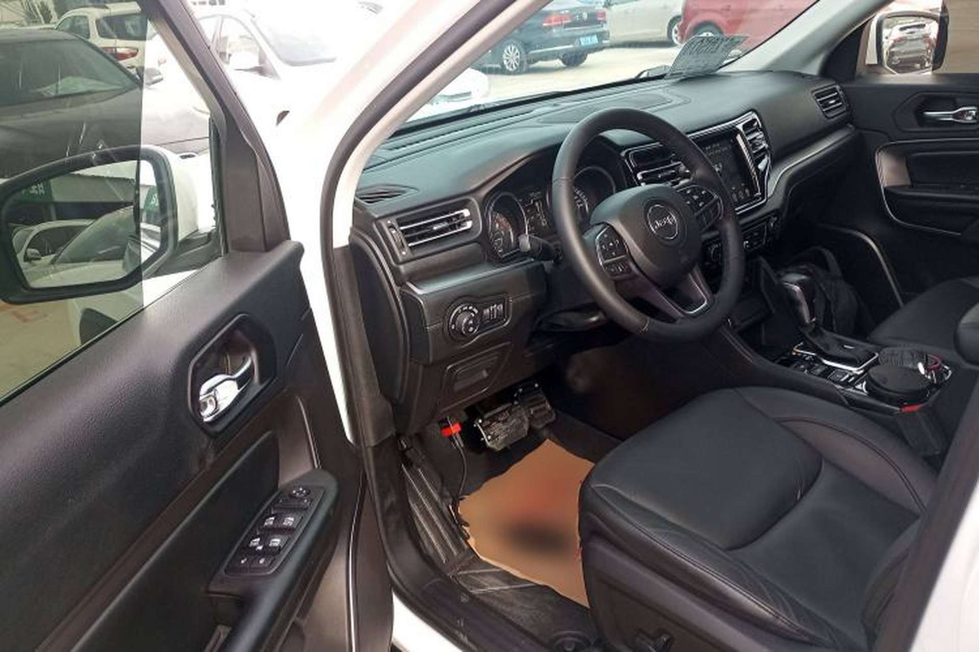 Used Jeep Commander 2018 2.0T Two-Wheel Drive Enjoyment Version China VI Emission Standard Driver Seat