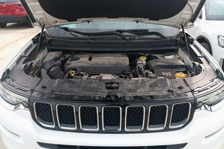 Used Jeep Commander 2018 2.0T Two-Wheel Drive Enjoyment Version China VI Emission Standard Engine Bay