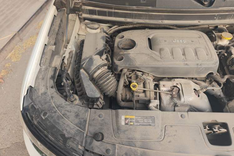 Used Jeep Commander 2018 2.0T Two-Wheel Drive Enjoyment Version China VI Emission Standard Engine Bay Right