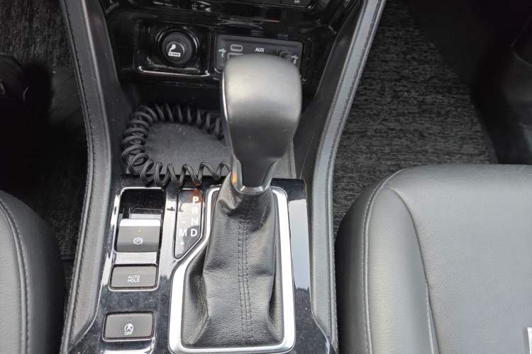 Used Jeep Commander 2018 2.0T Two-Wheel Drive Enjoy Edition China V Gear Lever