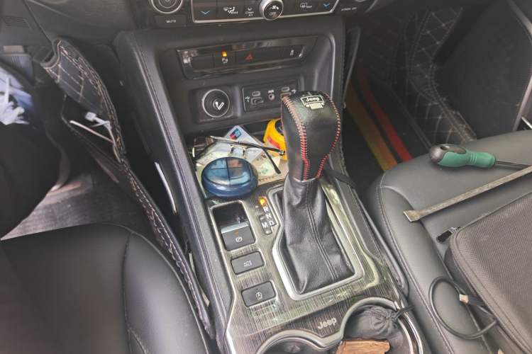 Used Jeep Commander 2018 2.0T Two-Wheel Drive Enjoyment Version China VI Emission Standard Gear Lever