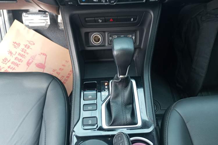 Used Jeep Commander 2018 2.0T Two-Wheel Drive Enjoyment Version China VI Emission Standard Gear Lever