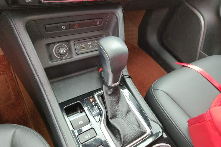 Used Jeep Commander 2018 2.0T Two-Wheel Drive Enjoy Edition China V Gear Lever