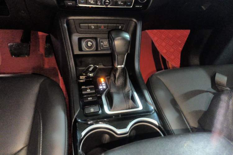 Used Jeep Commander 2018 2.0T Two-Wheel Drive Enjoy Edition China V Gear Lever
