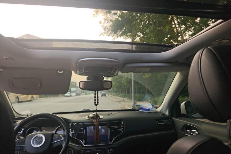 Used Jeep Commander 2018 2.0T Two-Wheel Drive Enjoyment Version China VI Emission Standard Headliner