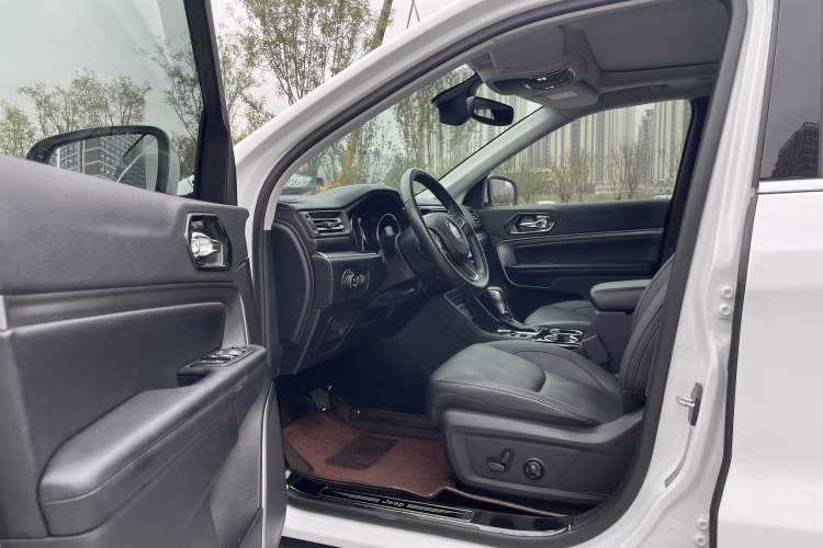 Used Jeep Commander 2018 2.0T Two-Wheel Drive Enjoyment Version China VI Emission Standard Interior 1