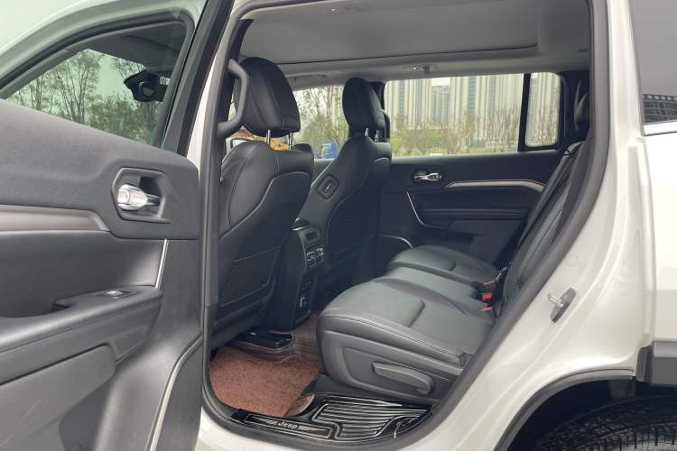 Used Jeep Commander 2018 2.0T Two-Wheel Drive Enjoyment Version China VI Emission Standard Interior 2