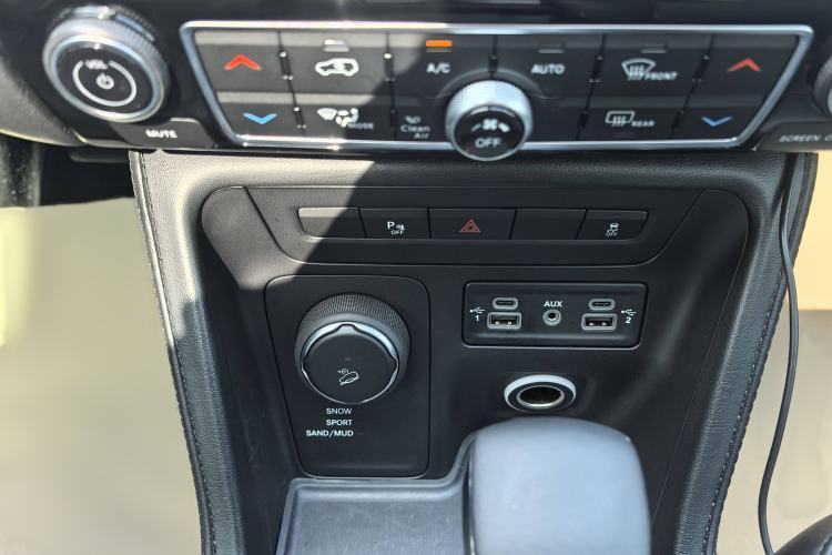 Used Jeep Commander 2018 2.0T Four-Wheel Drive Prestige Edition China V Interior 9