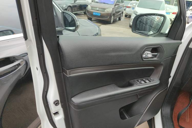 Used Jeep Commander 2018 2.0T Two-Wheel Drive Enjoy Edition China V Left Front Door Interior