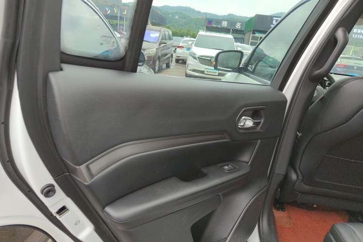 Used Jeep Commander 2018 2.0T Two-Wheel Drive Enjoy Edition China V Left Rear Door Interior