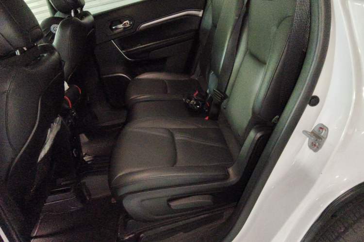 Used Jeep Commander 2018 2.0T Two-Wheel Drive Enjoyment Version China VI Emission Standard Left Rear Seat