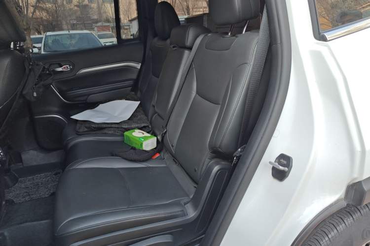 Used Jeep Commander 2018 2.0T Two-Wheel Drive Enjoy Edition China V Left Rear Seat