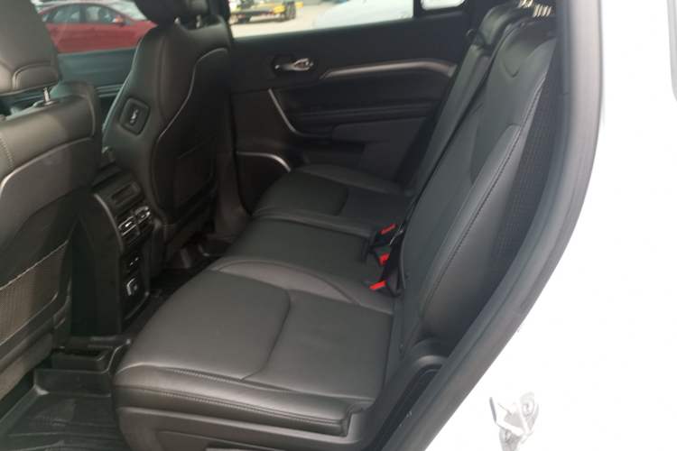 Used Jeep Commander 2018 2.0T Two-Wheel Drive Enjoyment Version China VI Emission Standard Left Rear Seat