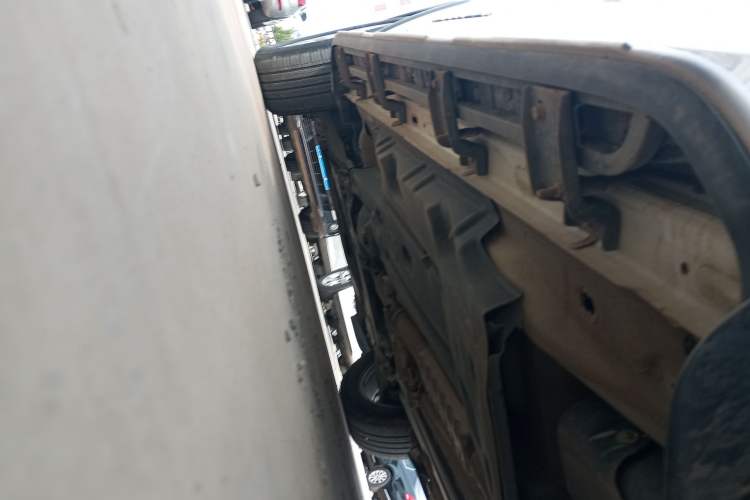 Used Jeep Commander 2018 2.0T Two-Wheel Drive Enjoyment Version China VI Emission Standard Left Side Sill