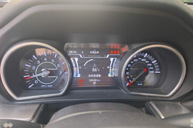 Used Jeep Commander 2018 2.0T Two-Wheel Drive Enjoyment Version China VI Emission Standard Odometer Close Up