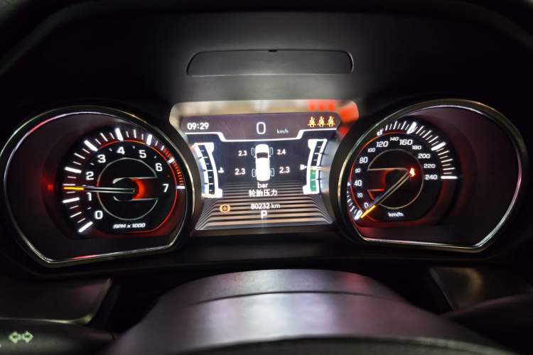 Used Jeep Commander 2018 2.0T Two-Wheel Drive Enjoyment Version China VI Emission Standard Odometer Close Up
