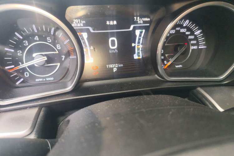 Used Jeep Commander 2018 2.0T Two-Wheel Drive Enjoy Edition China V Odometer Close Up