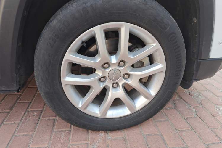 Used Jeep Commander 2018 2.0T Two-Wheel Drive Enjoy Edition China V Right Front Wheel Hub