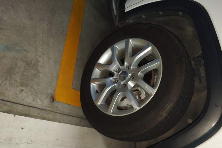 Used Jeep Commander 2018 2.0T Two-Wheel Drive Enjoy Edition China V Right Front Wheel Hub