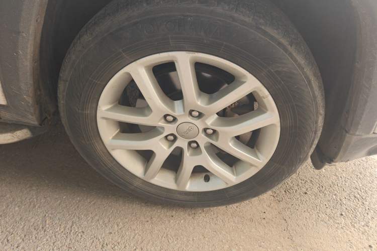 Used Jeep Commander 2018 2.0T Two-Wheel Drive Enjoyment Version China VI Emission Standard Right Front Wheel Hub