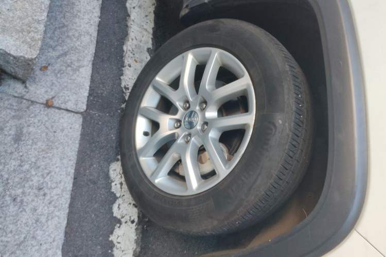 Used Jeep Commander 2018 2.0T Two-Wheel Drive Enjoy Edition China V Right Front Wheel Hub