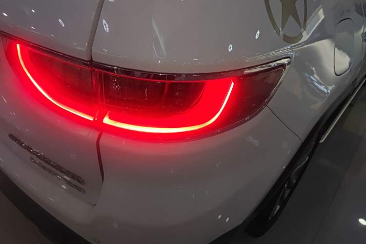 Used Jeep Commander 2018 2.0T Four-Wheel Drive Prestige Edition China V Right Rear Taillight