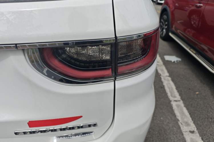 Used Jeep Commander 2018 2.0T Two-Wheel Drive Enjoy Edition China V Right Rear Taillight