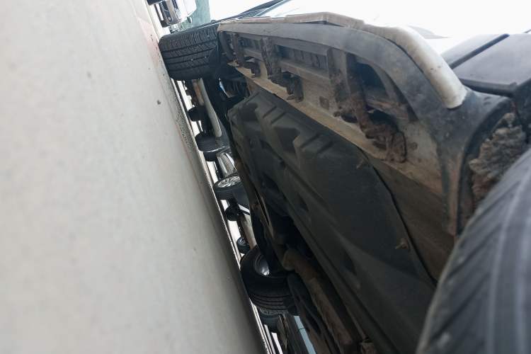 Used Jeep Commander 2018 2.0T Two-Wheel Drive Enjoyment Version China VI Emission Standard Right Side Sill