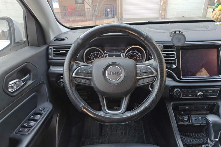 Used Jeep Commander 2018 2.0T Two-Wheel Drive Enjoy Edition China V Steering Wheel