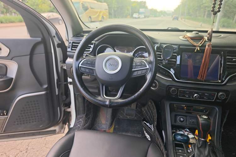 Used Jeep Commander 2018 2.0T Two-Wheel Drive Enjoyment Version China VI Emission Standard Steering Wheel