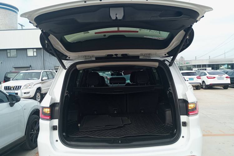 Used Jeep Commander 2018 2.0T Two-Wheel Drive Enjoyment Version China VI Emission Standard Trunk