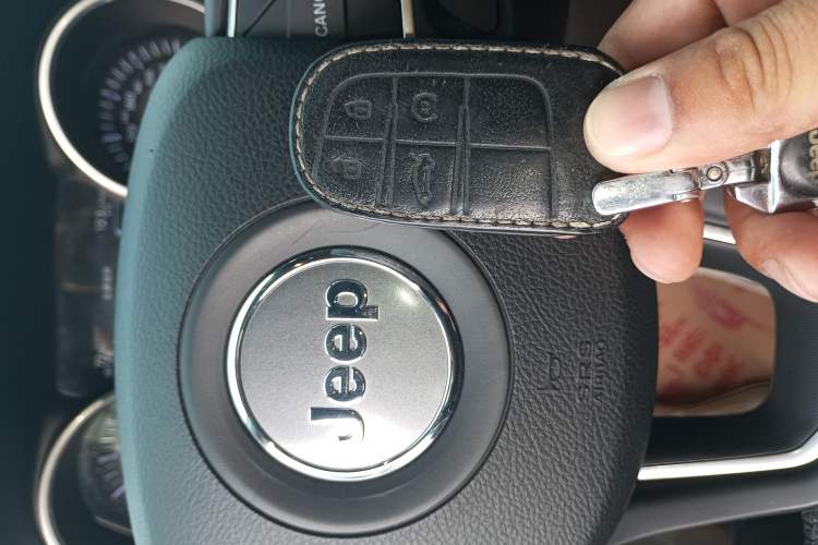 Used Jeep Commander 2018 2.0T Two-Wheel Drive Enjoyment Version China VI Emission Standard Vehicle Key