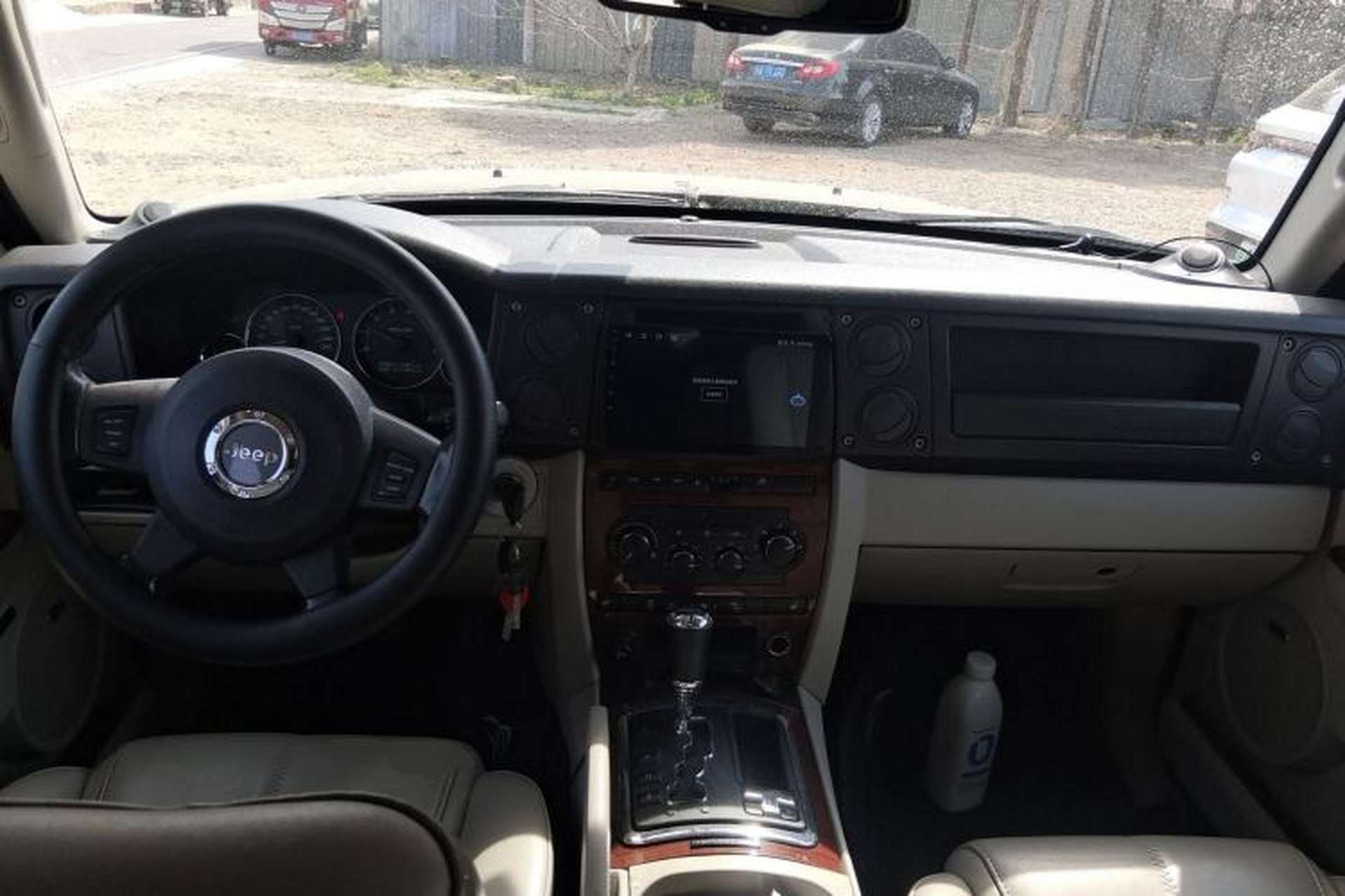 Used Jeep Commander Classic 2007 5.7 Center Console