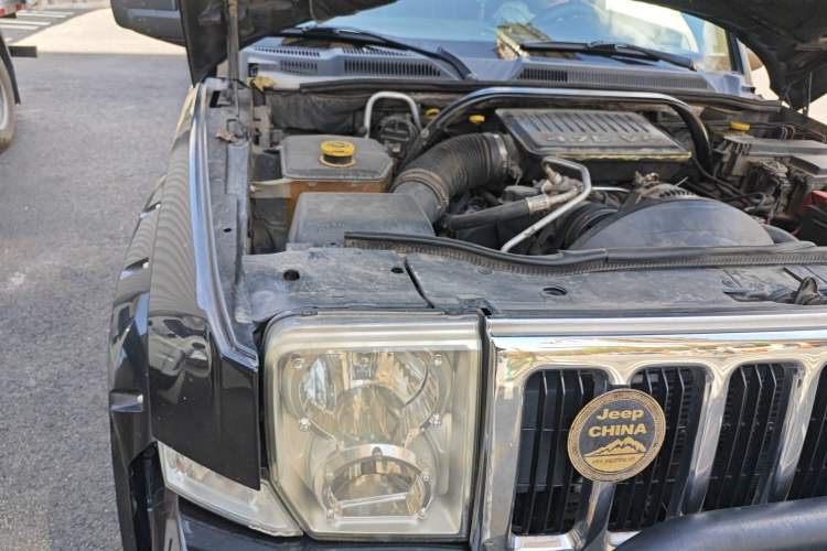 Used Jeep Commander Classic 2007 4.7 Engine Bay Right