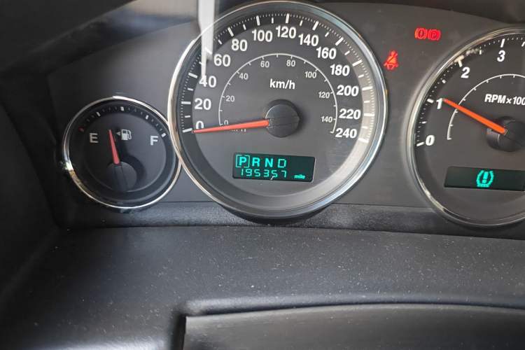 Used Jeep Commander Classic 2007 4.7 Odometer Close Up