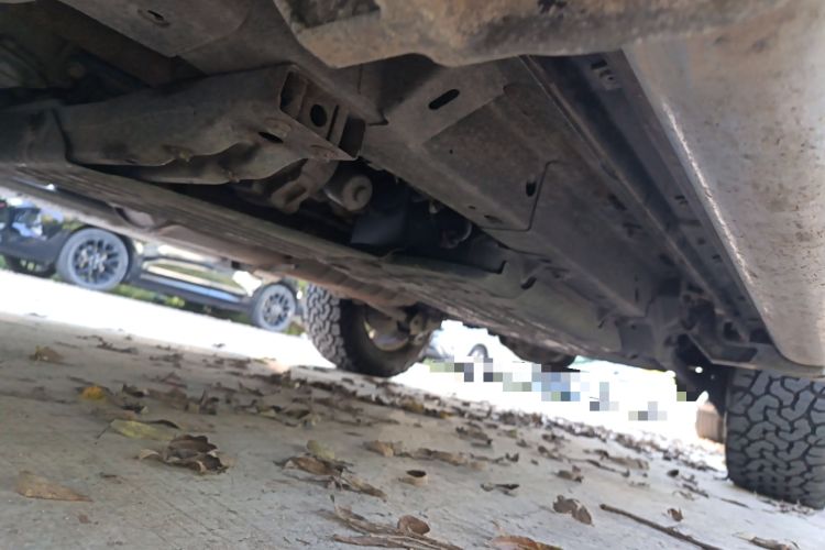 Used Jeep Commander Classic 2008 5.7 HEMI Chassis Front Left