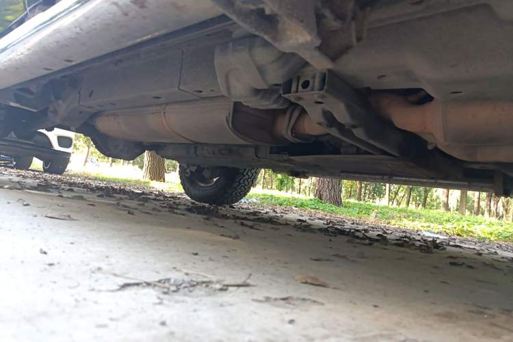 Used Jeep Commander Classic 2008 5.7 HEMI Chassis Front Right