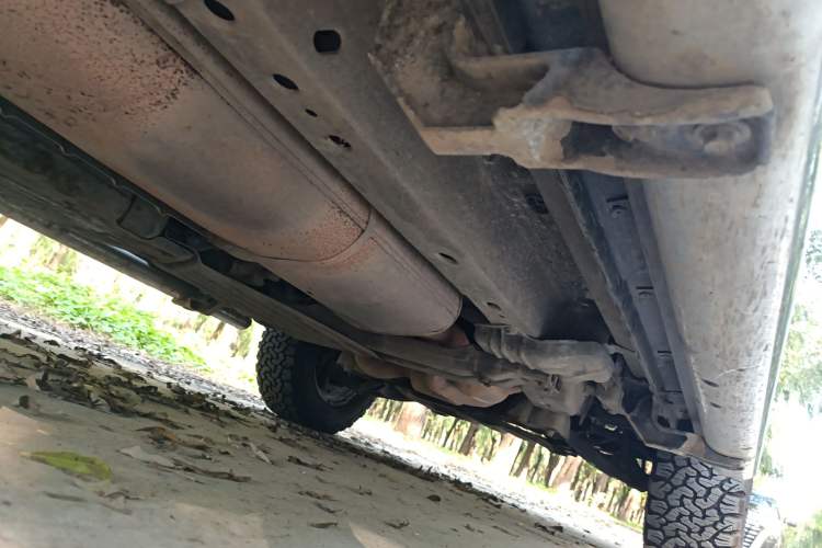 Used Jeep Commander Classic 2008 5.7 HEMI Chassis Rear Right
