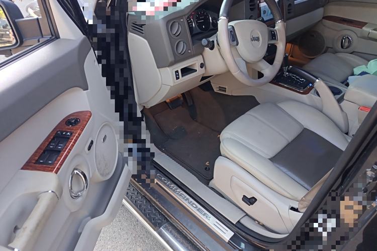 Used Jeep Commander Classic 2008 5.7 HEMI Driver Seat