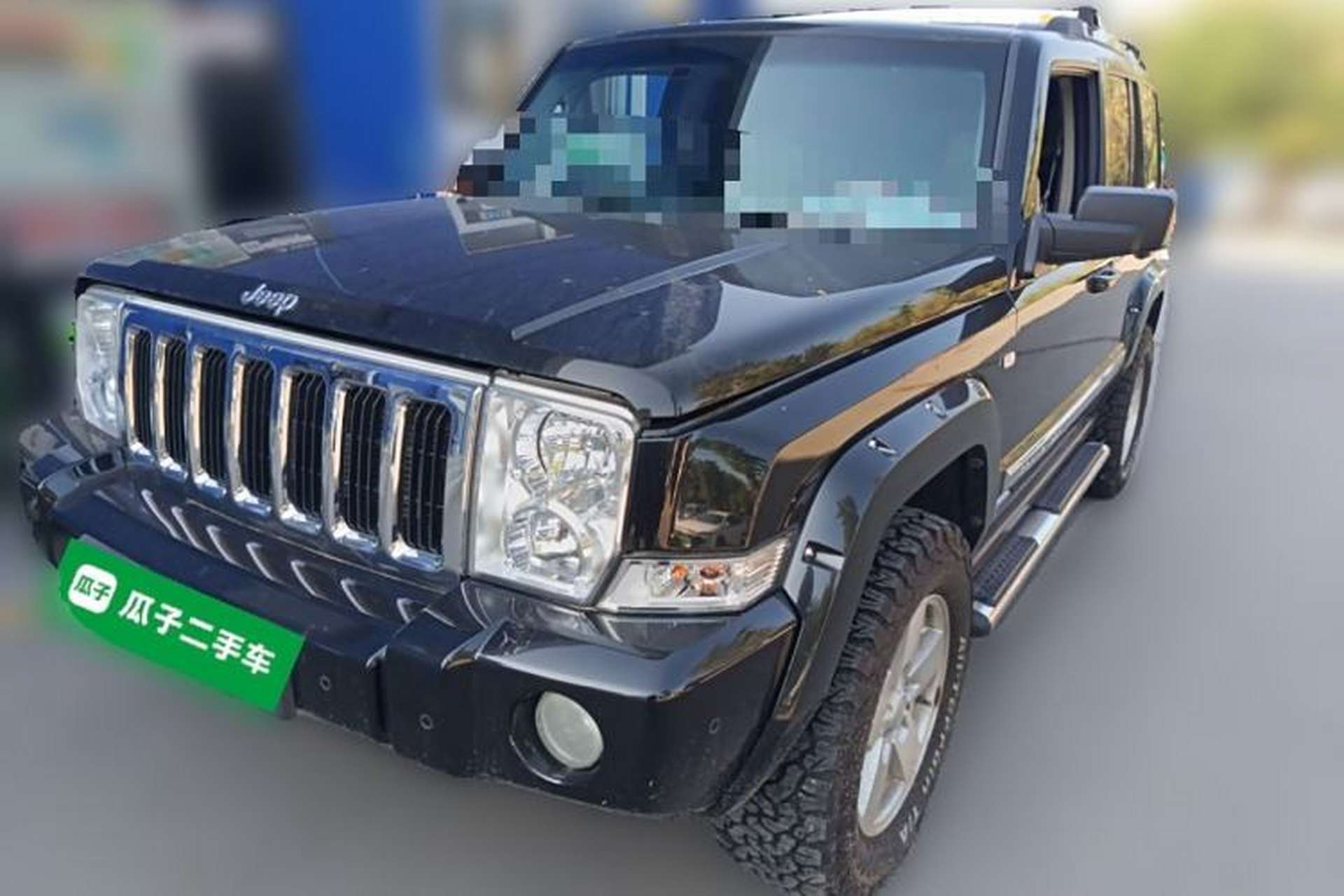 Used Jeep Commander Classic 2008 5.7 HEMI Front Left 45 Deg