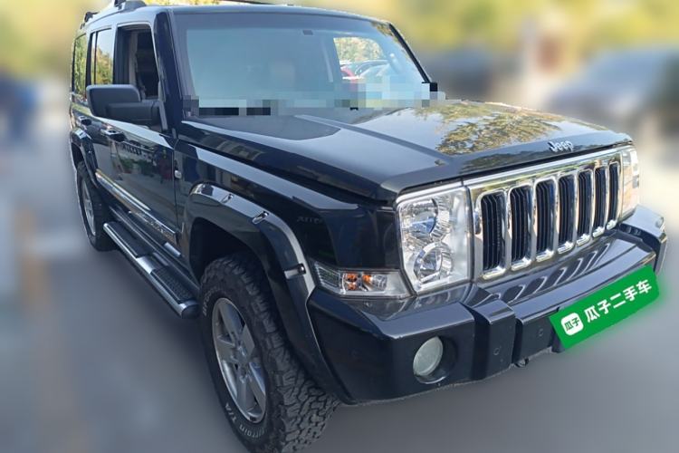Used Jeep Commander Classic 2008 5.7 HEMI Front Right 45 Deg