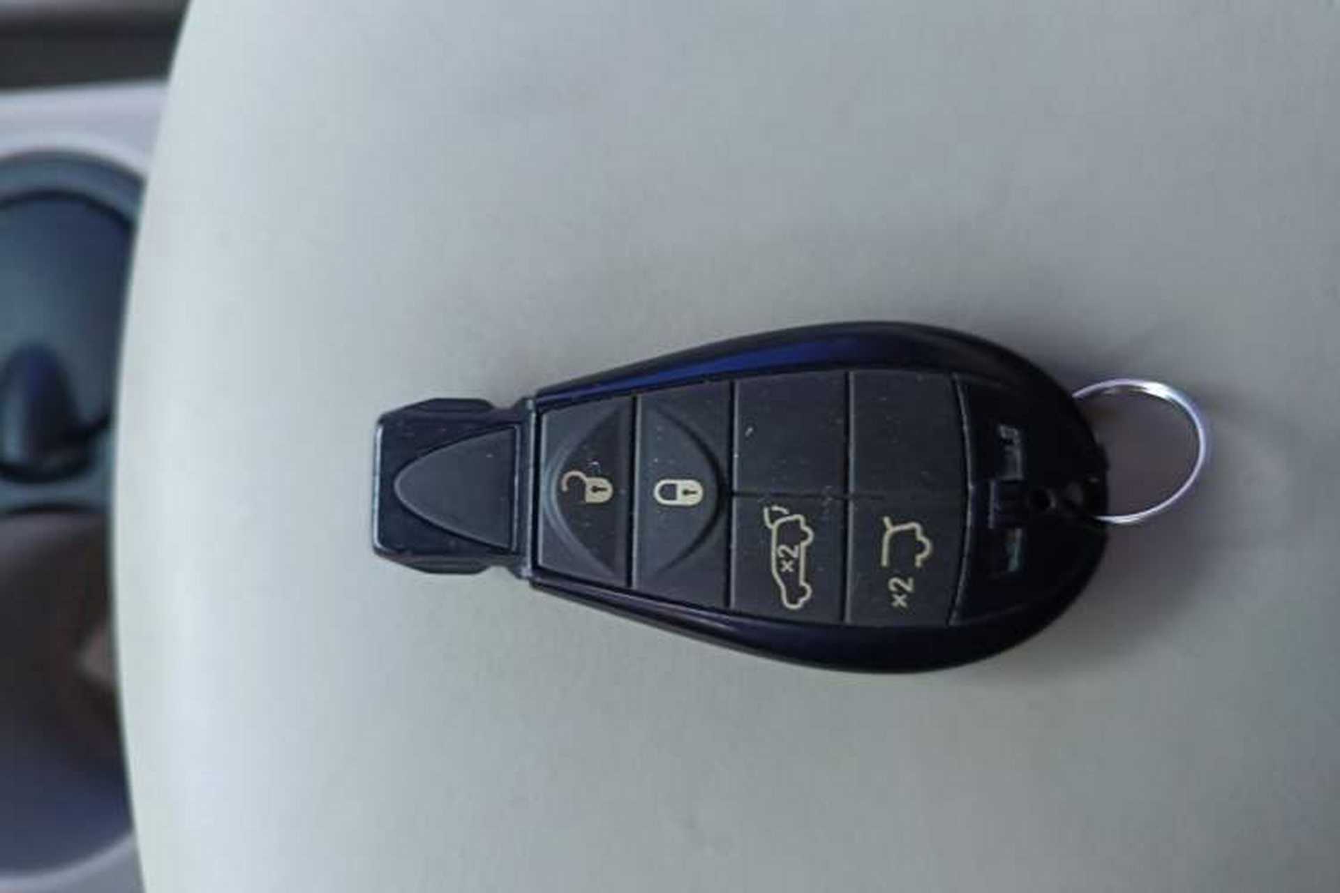 Used Jeep Commander Classic 2008 5.7 HEMI Vehicle Key