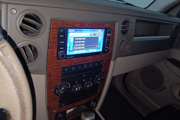 Used Jeep Commander Classic 2008 4.7 Audio And AC Panel