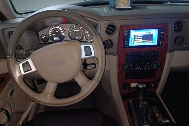 Used Jeep Commander Classic 2008 4.7 Center Console