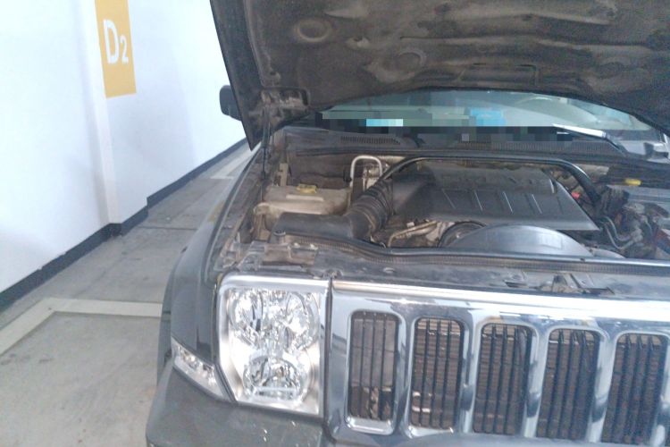 Used Jeep Commander Classic 2008 4.7 Engine Bay Right