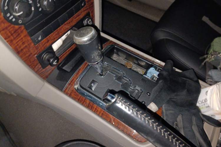 Used Jeep Commander Classic 2008 4.7 Gear Lever