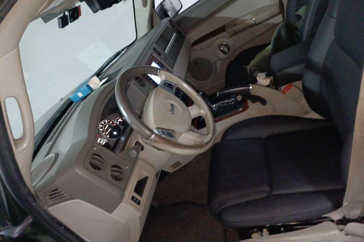 Used Jeep Commander Classic 2008 4.7 Left Front Seat