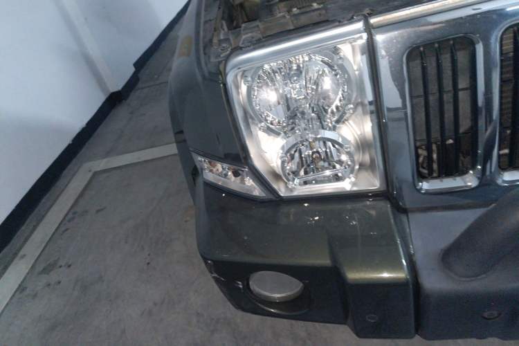 Used Jeep Commander Classic 2008 4.7 Right Front Headlight