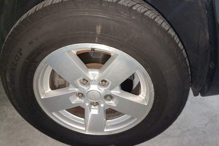 Used Jeep Commander Classic 2008 4.7 Right Front Wheel Hub